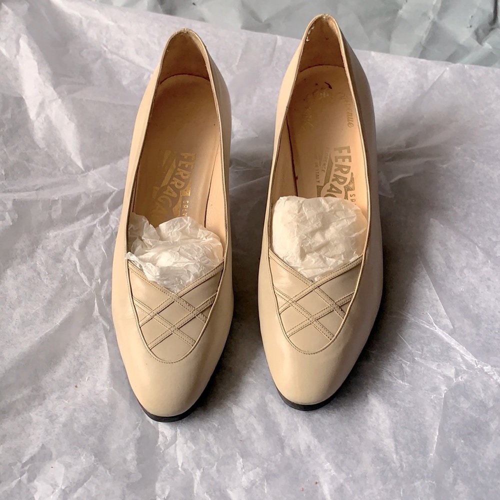 Vintage cream Ferragamo leather heels 5B